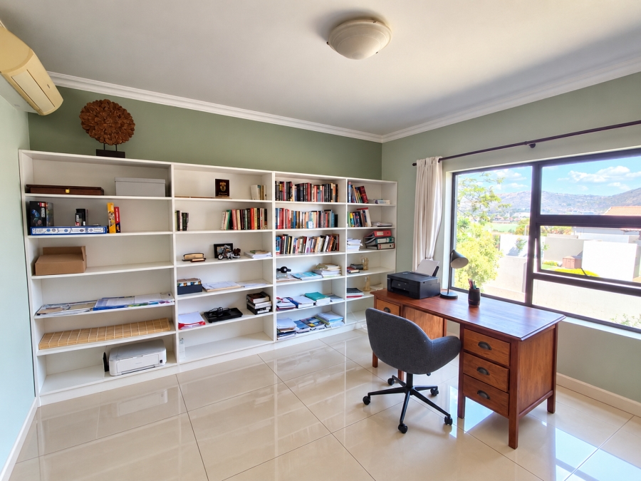 4 Bedroom Property for Sale in Ifafi North West